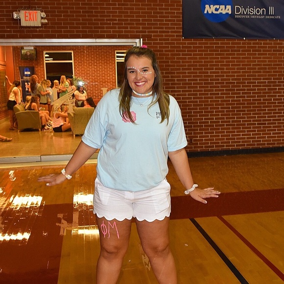 Meet your Posher, Christina - Picture 1 of 1